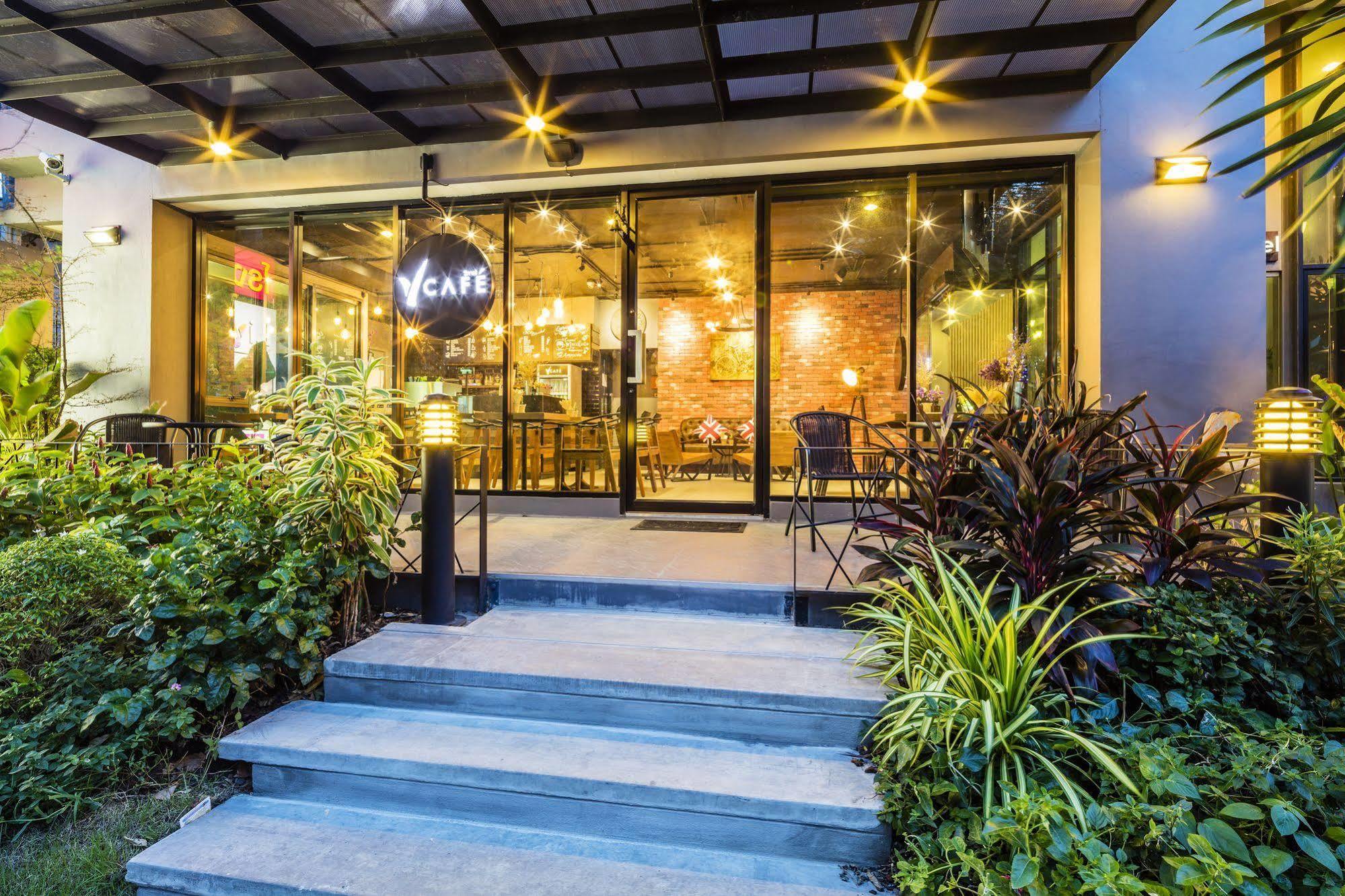 Livotel Hotel Lat Phrao Bangkok Esterno foto