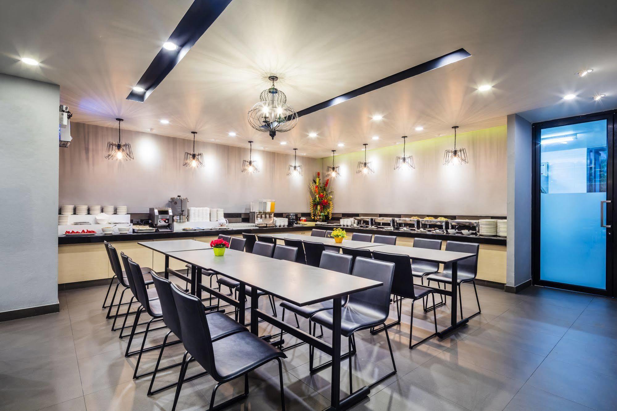 Livotel Hotel Lat Phrao Bangkok Esterno foto